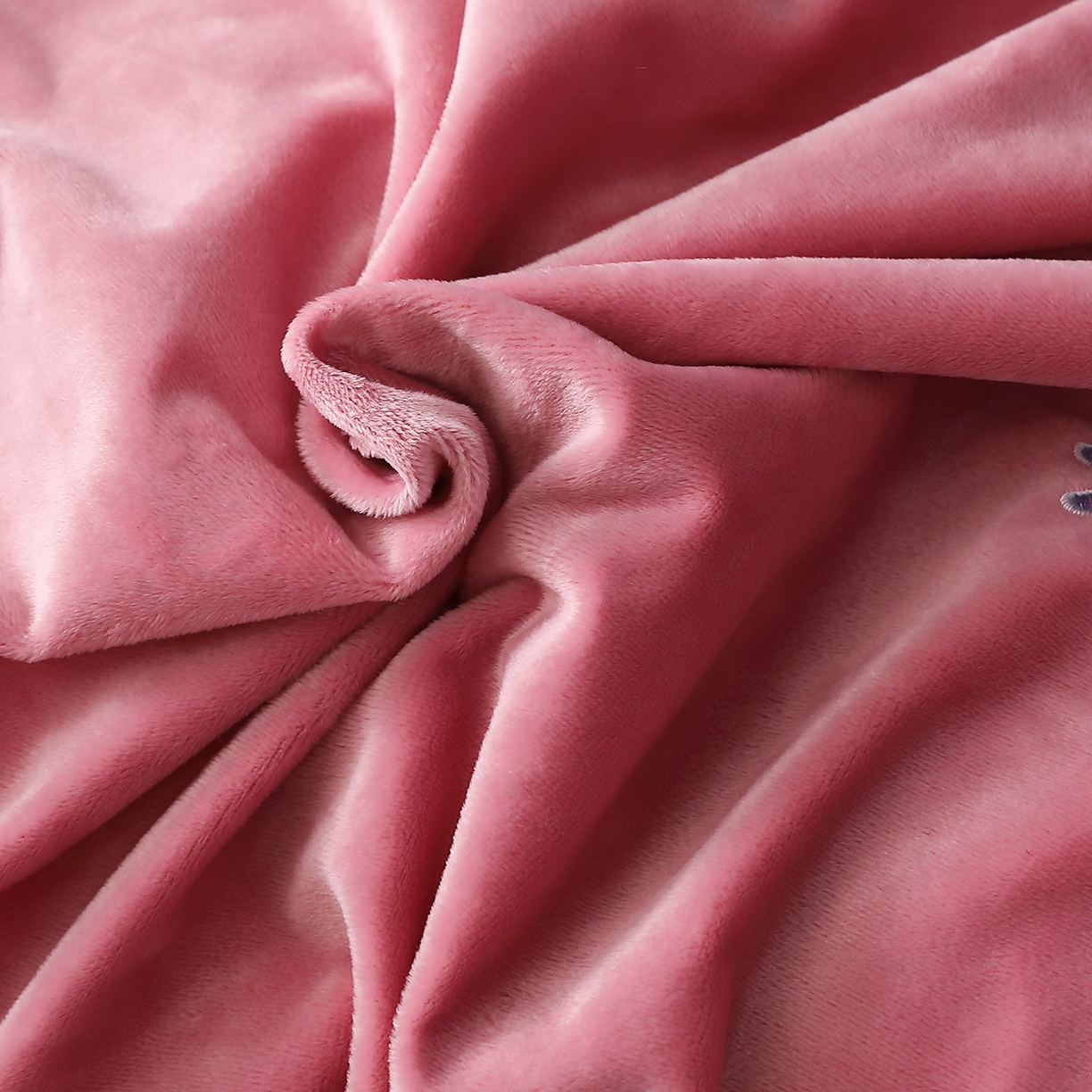 91家纺网 家纺一手货源 找家纺 棠薇家纺 2025秋冬牛奶绒蚕丝绒四件套珊瑚绒床上绒四件套冬季加绒法兰绒 繁花-豆沙