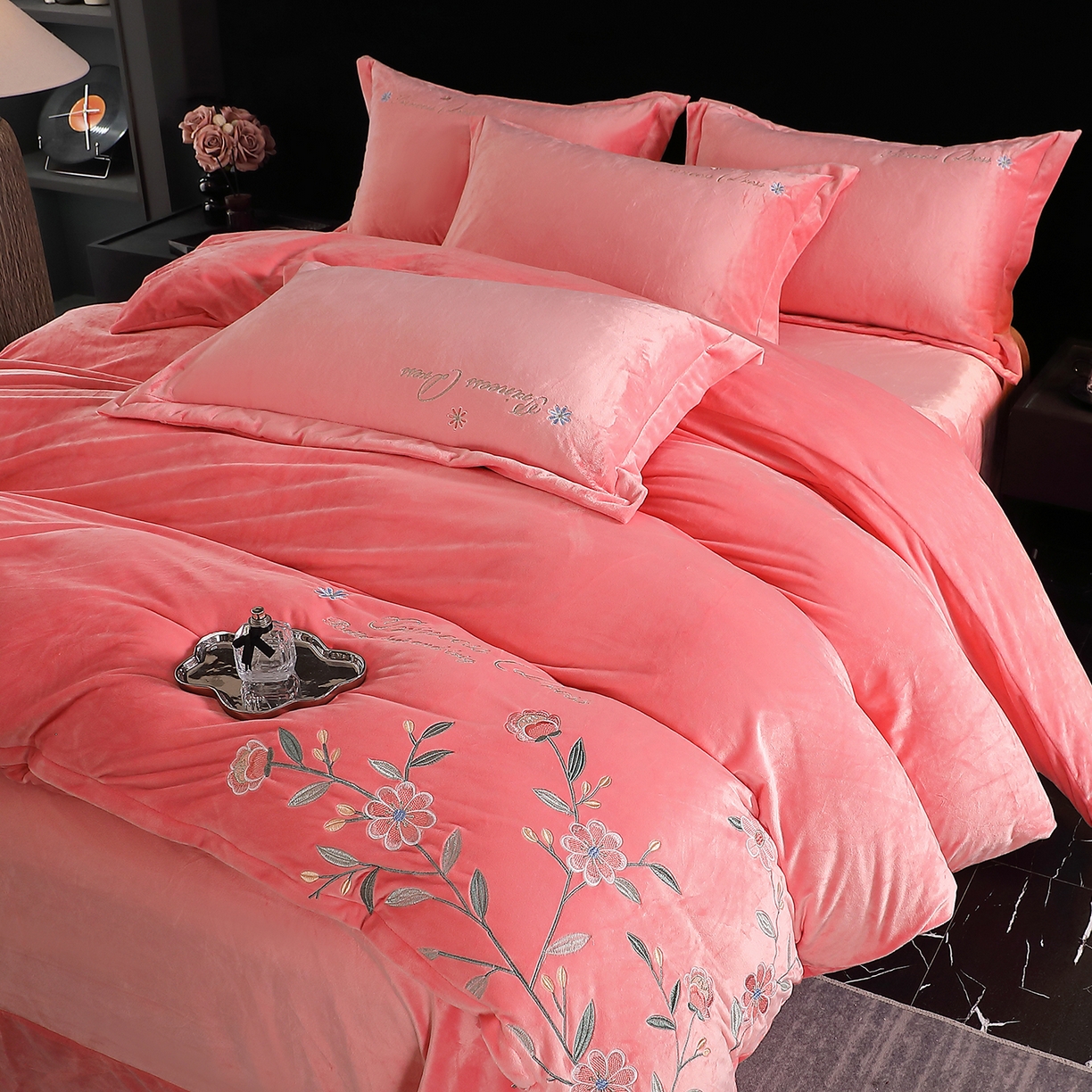 棠薇家纺 2025秋冬牛奶绒蚕丝绒四件套珊瑚绒床上绒四件套冬季加绒法兰绒 繁花-粉玉