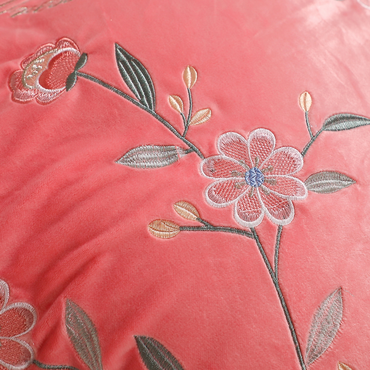 91家纺网 家纺一手货源 找家纺 棠薇家纺 2025秋冬牛奶绒蚕丝绒四件套珊瑚绒床上绒四件套冬季加绒法兰绒 繁花-粉玉