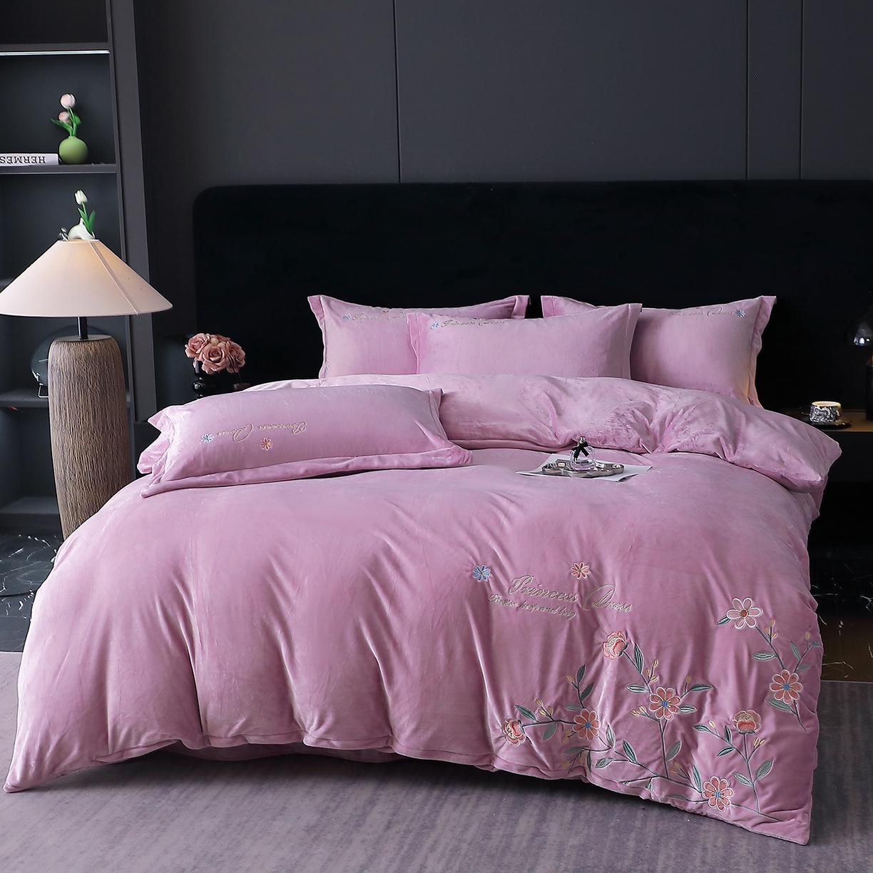 91家纺网 家纺一手货源 找家纺 棠薇家纺 2025秋冬牛奶绒蚕丝绒四件套珊瑚绒床上绒四件套冬季加绒法兰绒 繁花-薰衣紫