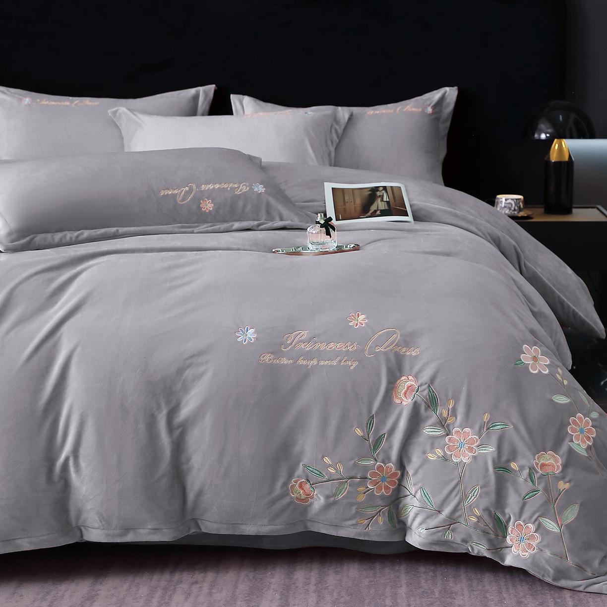 棠薇家纺 2025秋冬牛奶绒蚕丝绒四件套珊瑚绒床上绒四件套冬季加绒法兰绒 繁花-时尚灰