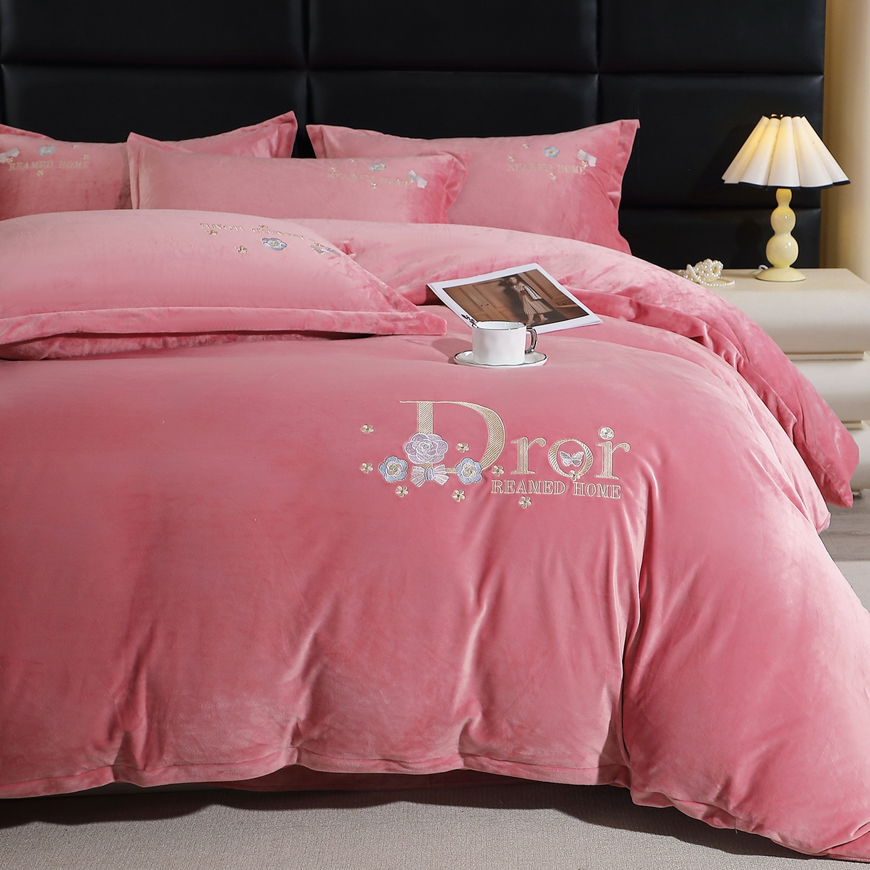 91家纺网 家纺一手货源 找家纺 棠薇家纺 2025秋冬牛奶绒蚕丝绒四件套珊瑚绒床上绒四件套冬季加绒法兰绒 初羡-豆沙