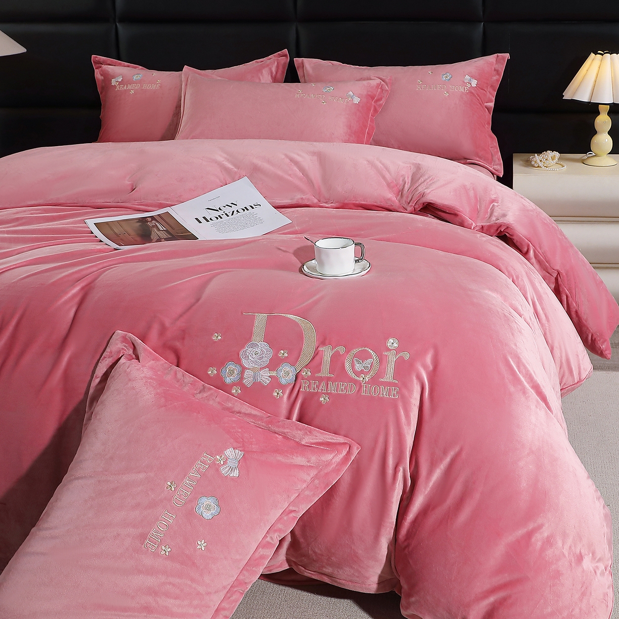 91家纺网 家纺一手货源 找家纺 棠薇家纺 2025秋冬牛奶绒蚕丝绒四件套珊瑚绒床上绒四件套冬季加绒法兰绒 初羡-豆沙