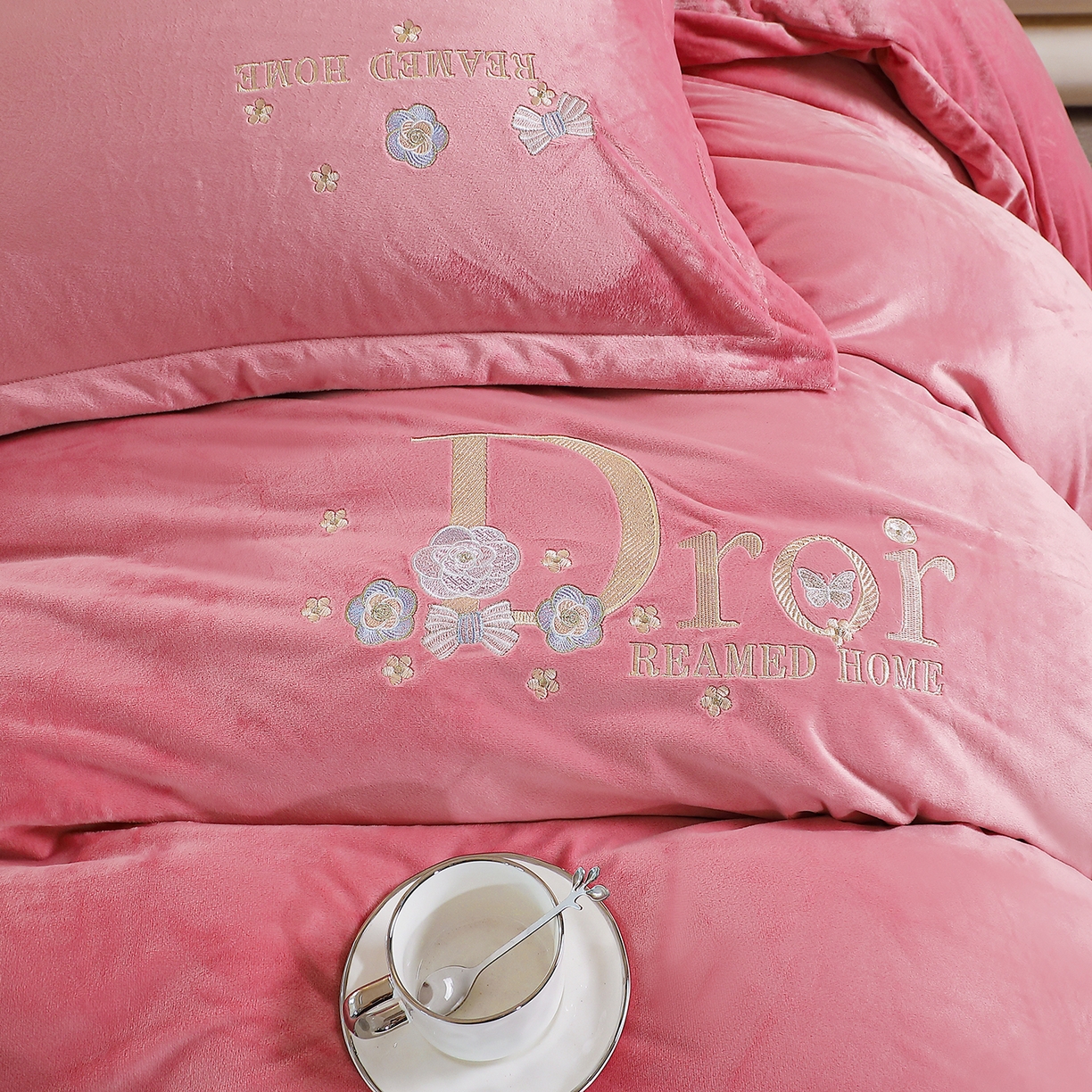 91家纺网 家纺一手货源 找家纺 棠薇家纺 2025秋冬牛奶绒蚕丝绒四件套珊瑚绒床上绒四件套冬季加绒法兰绒 初羡-豆沙