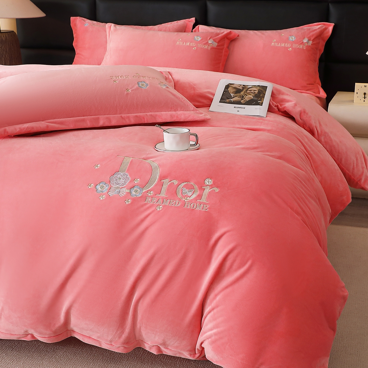 91家纺网 家纺一手货源 找家纺 棠薇家纺 2025秋冬牛奶绒蚕丝绒四件套珊瑚绒床上绒四件套冬季加绒法兰绒 初羡-粉玉