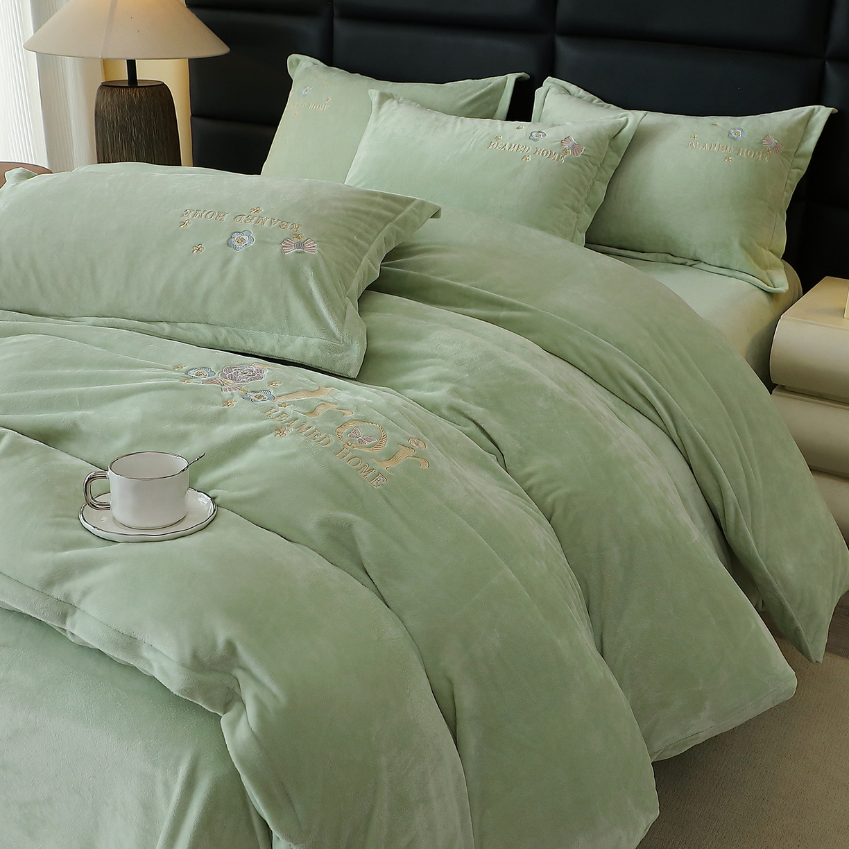 棠薇家纺 2025秋冬牛奶绒蚕丝绒四件套珊瑚绒床上绒四件套冬季加绒法兰绒 初羡-清新绿