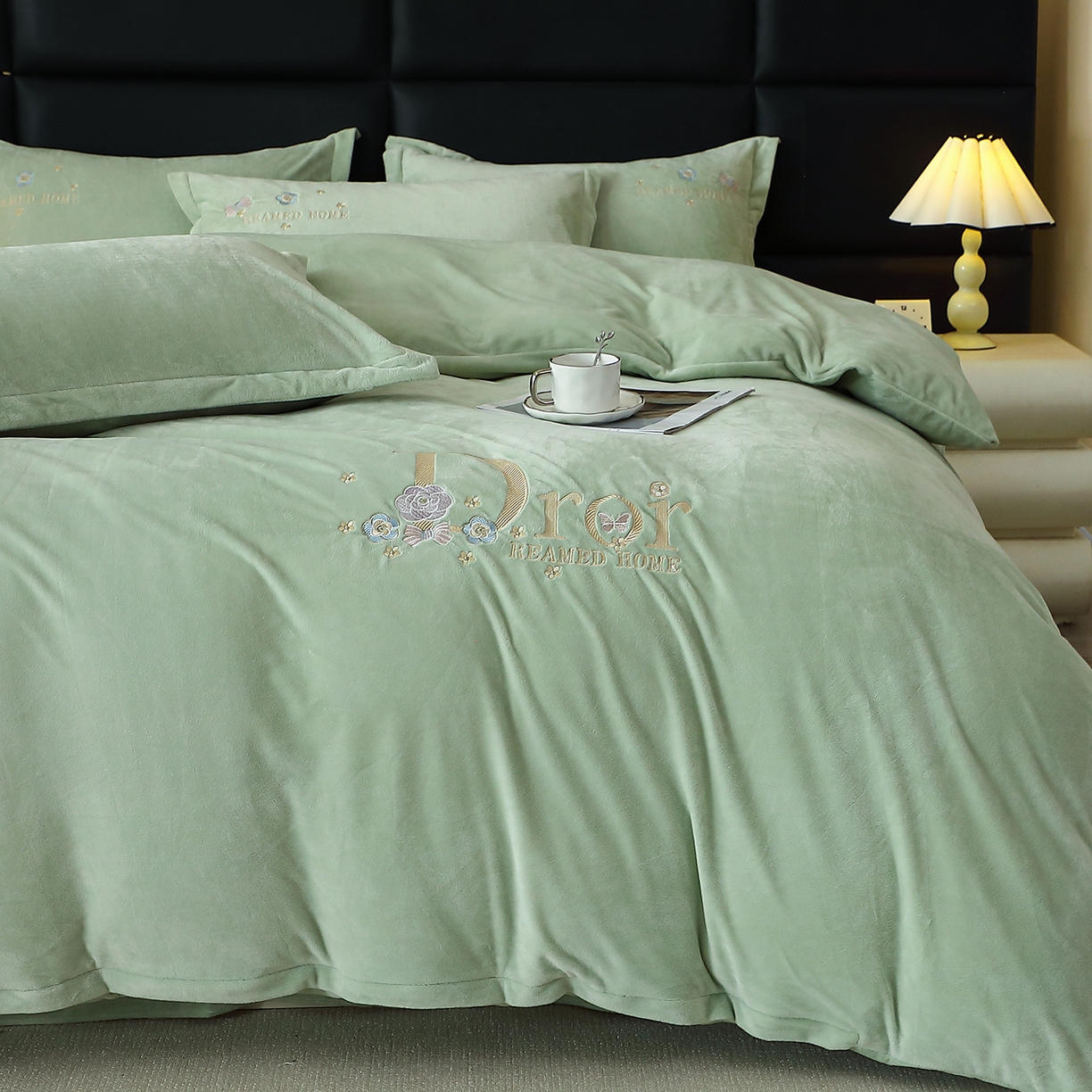 91家纺网 家纺一手货源 找家纺 棠薇家纺 2025秋冬牛奶绒蚕丝绒四件套珊瑚绒床上绒四件套冬季加绒法兰绒 初羡-清新绿