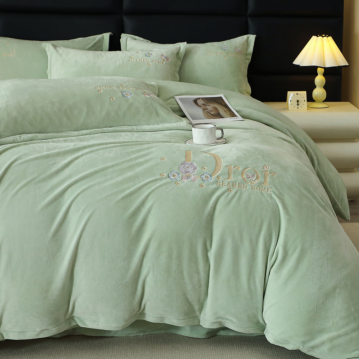 91家纺网 家纺一手货源 找家纺 棠薇家纺 2025秋冬牛奶绒蚕丝绒四件套珊瑚绒床上绒四件套冬季加绒法兰绒 初羡-清新绿