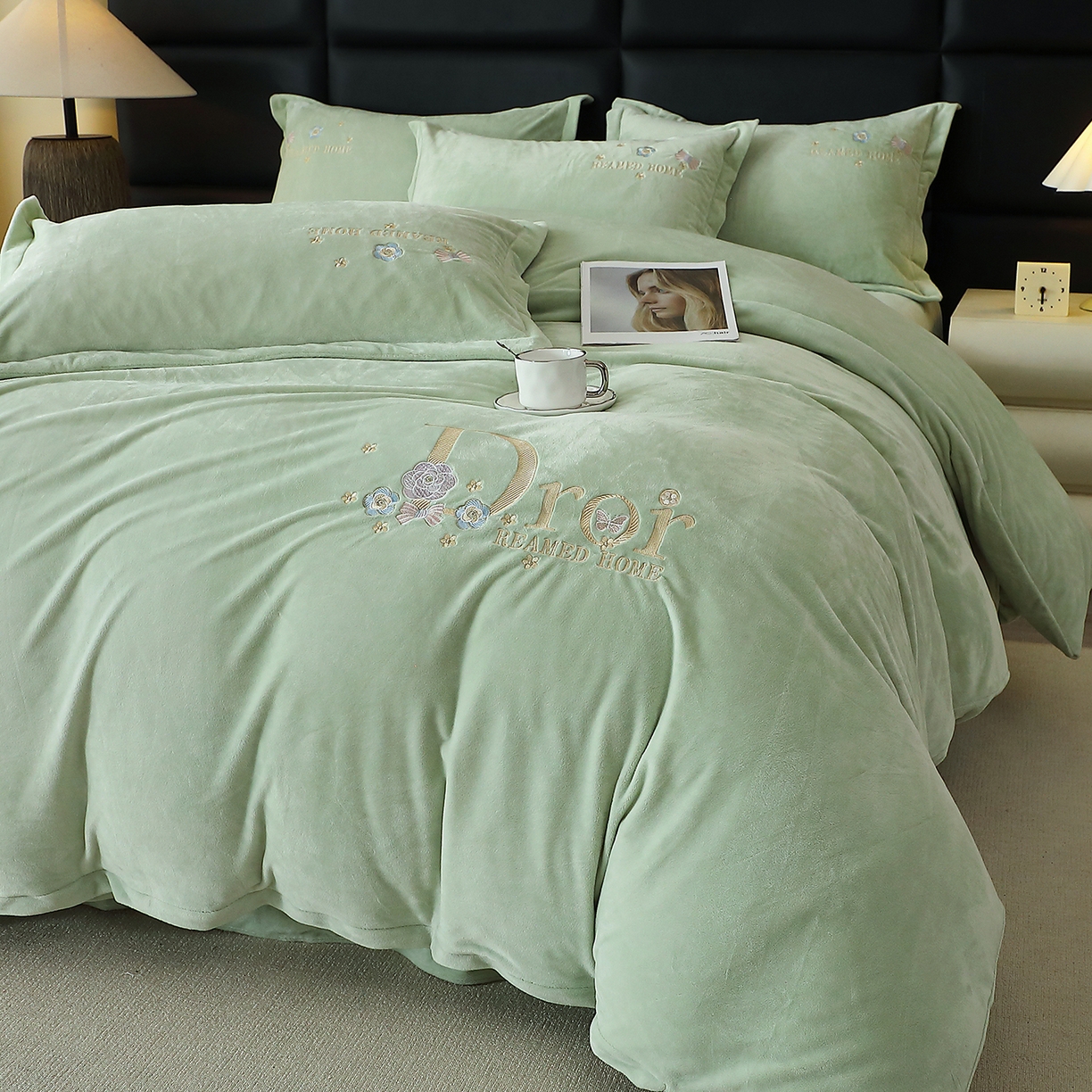 91家纺网 家纺一手货源 找家纺 棠薇家纺 2025秋冬牛奶绒蚕丝绒四件套珊瑚绒床上绒四件套冬季加绒法兰绒 初羡-清新绿