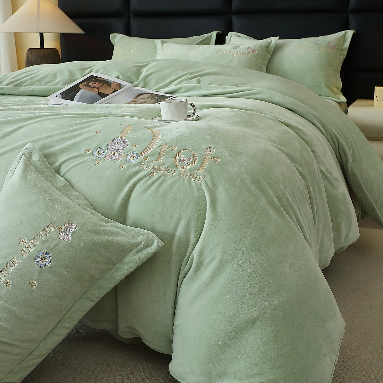 91家纺网 家纺一手货源 找家纺 棠薇家纺 2025秋冬牛奶绒蚕丝绒四件套珊瑚绒床上绒四件套冬季加绒法兰绒 初羡-清新绿