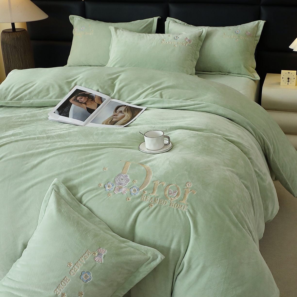 91家纺网 家纺一手货源 找家纺 棠薇家纺 2025秋冬牛奶绒蚕丝绒四件套珊瑚绒床上绒四件套冬季加绒法兰绒 初羡-清新绿