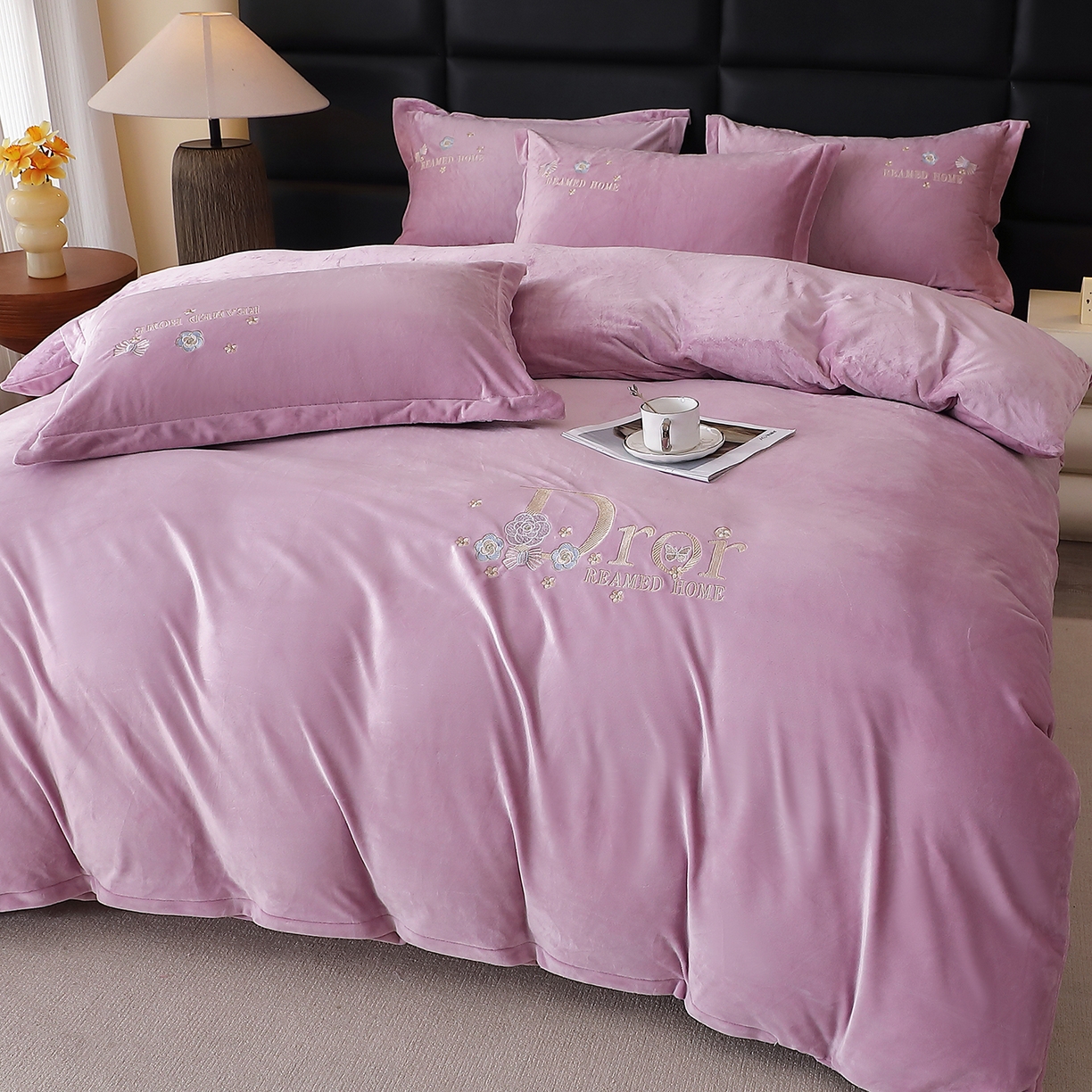 91家纺网 家纺一手货源 找家纺 棠薇家纺 2025秋冬牛奶绒蚕丝绒四件套珊瑚绒床上绒四件套冬季加绒法兰绒 初羡-薰衣紫