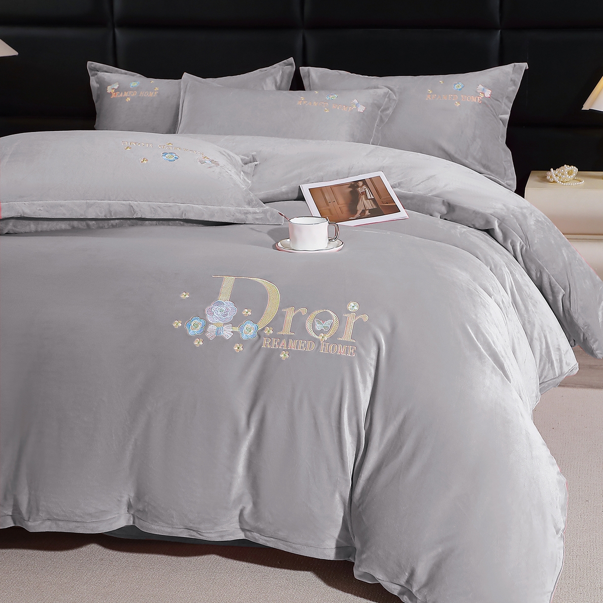 棠薇家纺 2025秋冬牛奶绒蚕丝绒四件套珊瑚绒床上绒四件套冬季加绒法兰绒 初羡-时尚灰