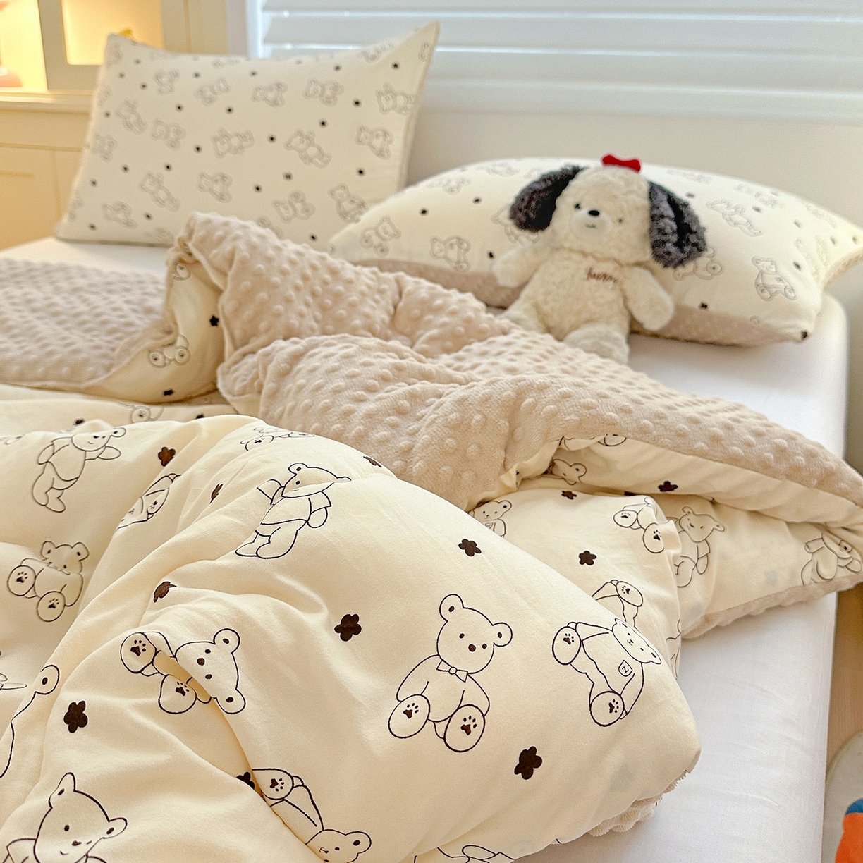 91家纺网 家纺一手货源 找家纺 昊川家纺 2025新款A类水洗双层纱豆豆被春秋被冬被被子被芯 小熊院长