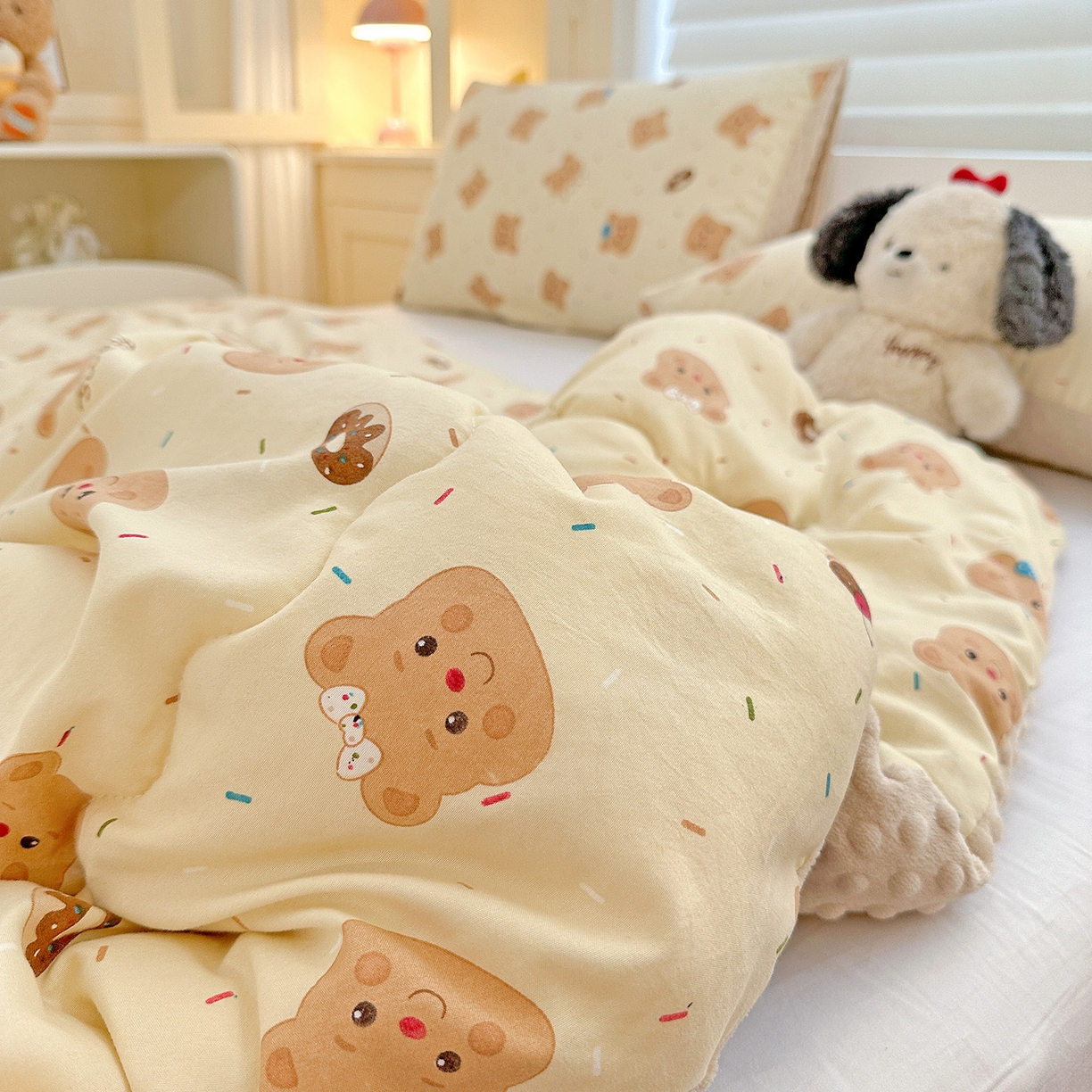 91家纺网 家纺一手货源 找家纺 昊川家纺 2025新款A类水洗双层纱豆豆被春秋被冬被被子被芯 奥利奥小熊