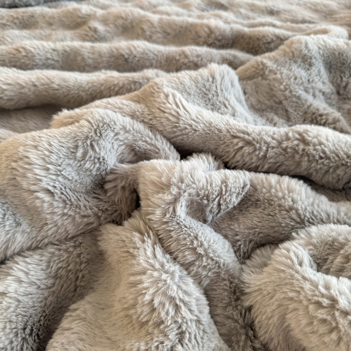 91家纺网 家纺一手货源 找家纺 2025新款泡泡绒毛毯仿兔毛绒毛毯毯子 科伦娜兔毛绒-灰