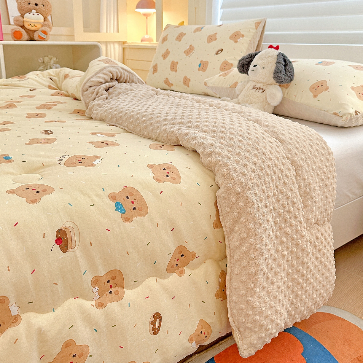 91家纺网 家纺一手货源 找家纺 昊川家纺 2025新款A类水洗双层纱豆豆被春秋被冬被被子被芯 奥利奥小熊