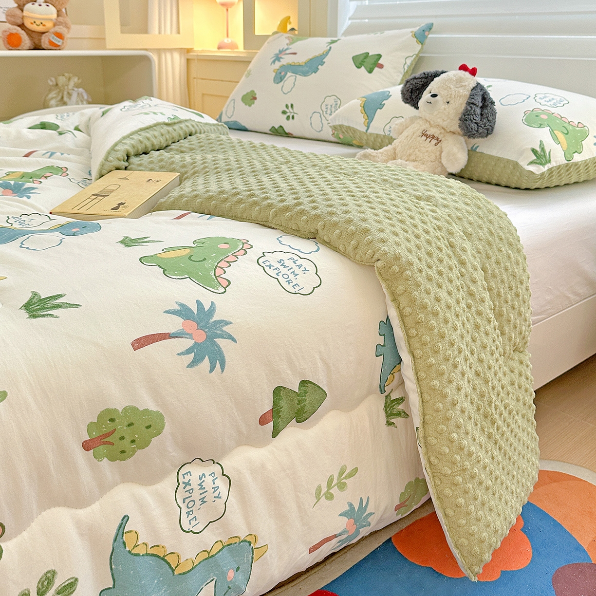 91家纺网 家纺一手货源 找家纺 昊川家纺 2025新款A类水洗双层纱豆豆被春秋被冬被被子被芯 恐龙星球