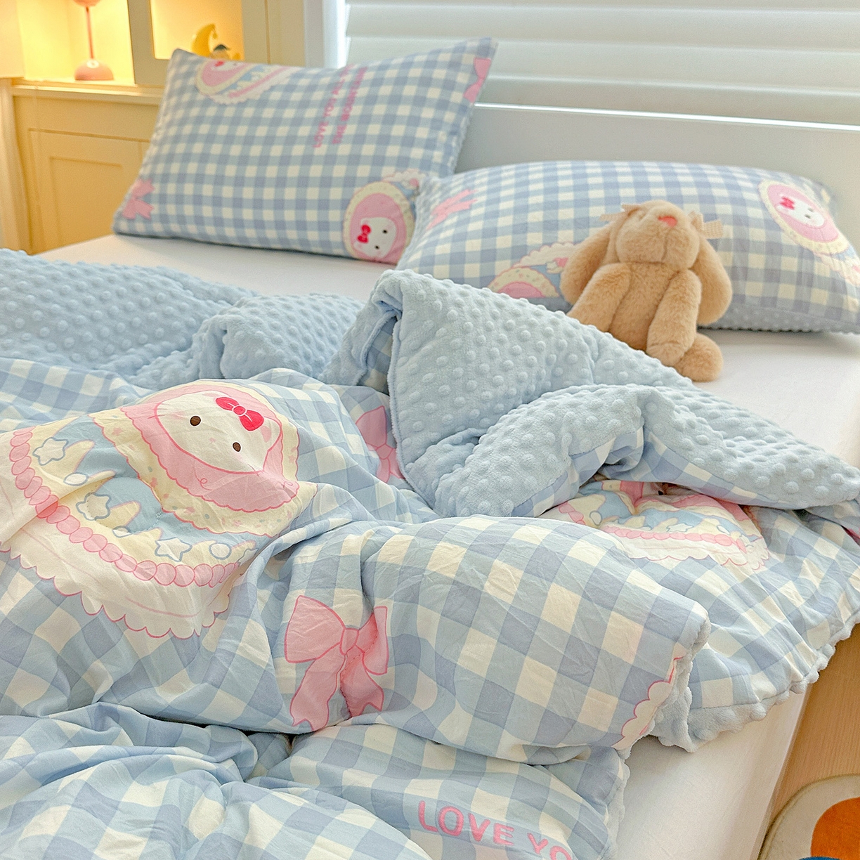 91家纺网 家纺一手货源 找家纺 昊川家纺 2025新款A类水洗双层纱豆豆被春秋被冬被被子被芯 蛋糕KT