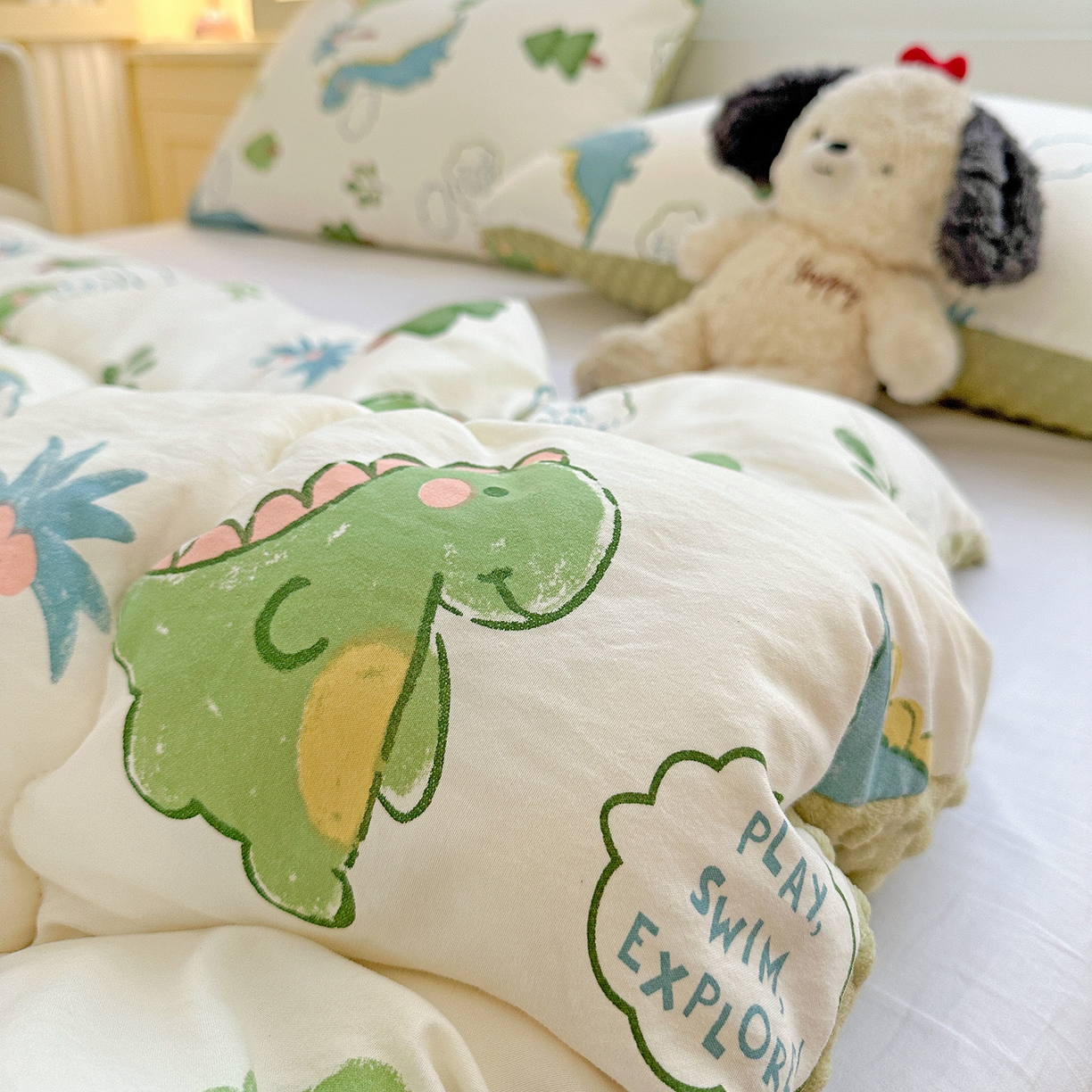 91家纺网 家纺一手货源 找家纺 昊川家纺 2025新款A类水洗双层纱豆豆被春秋被冬被被子被芯 恐龙星球