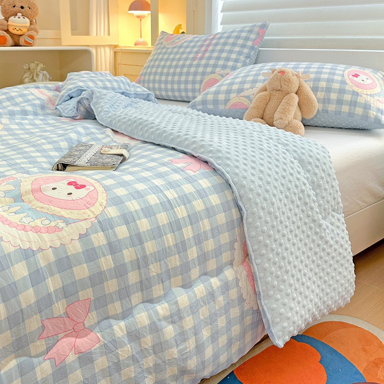 91家纺网 家纺一手货源 找家纺 昊川家纺 2025新款A类水洗双层纱豆豆被春秋被冬被被子被芯 蛋糕KT