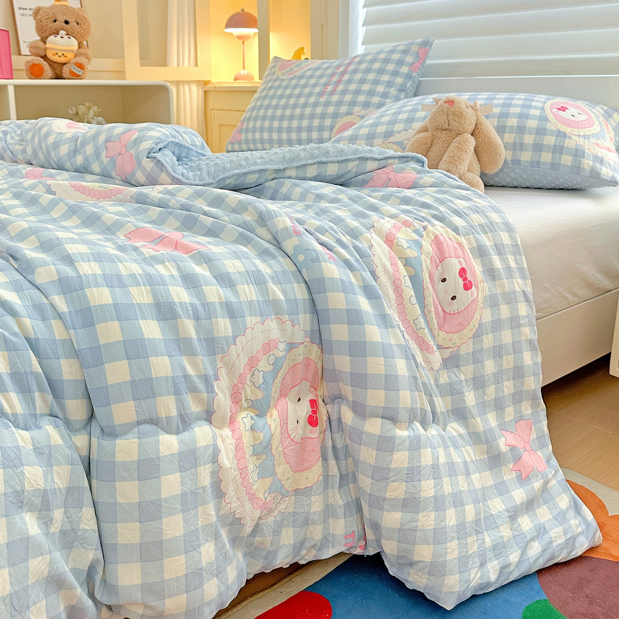 91家纺网 家纺一手货源 找家纺 昊川家纺 2025新款A类水洗双层纱豆豆被春秋被冬被被子被芯 蛋糕KT