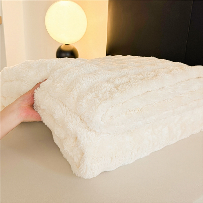 91家纺网 家纺一手货源 找家纺 2025新款泡泡绒毛毯仿兔毛绒毛毯毯子 科伦娜兔毛绒-奶白