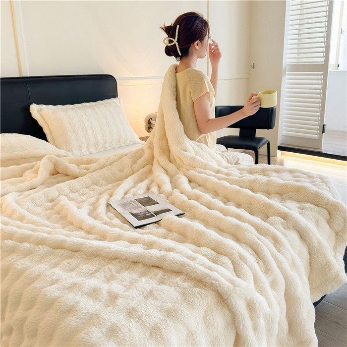 91家纺网 家纺一手货源 找家纺 2025新款泡泡绒毛毯仿兔毛绒毛毯毯子 科伦娜兔毛绒-奶白