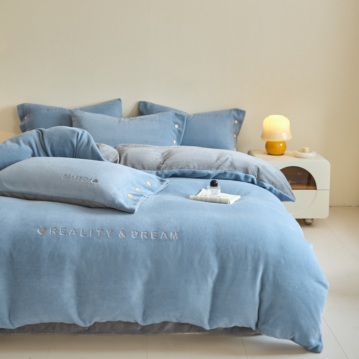 91家纺网 家纺一手货源 找家纺 （总）吾秀家居 2025新款纽扣工艺260克羊驼绒牛奶绒四件套 - 云朵