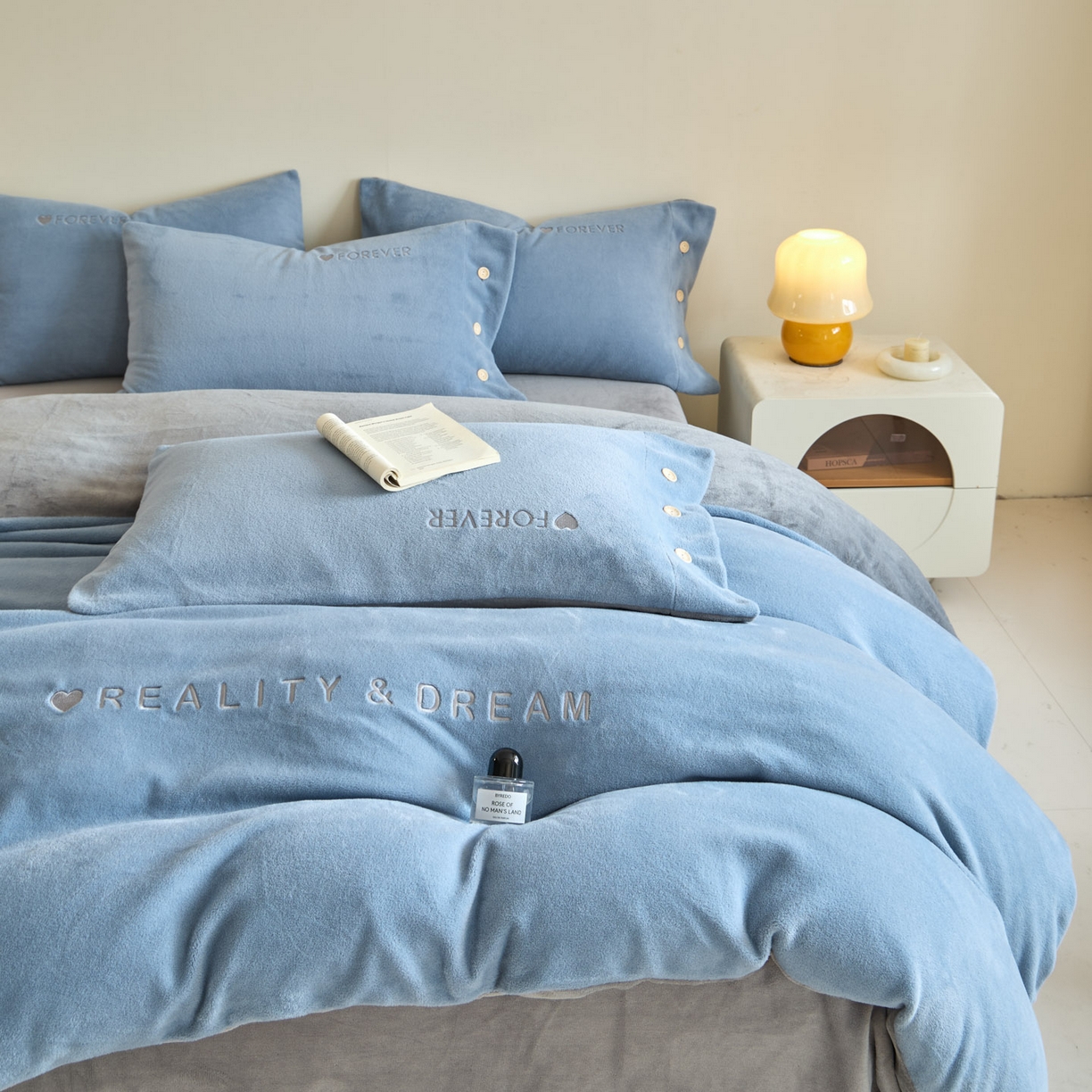 91家纺网 家纺一手货源 找家纺 （总）吾秀家居 2025新款纽扣工艺260克羊驼绒牛奶绒四件套 - 云朵