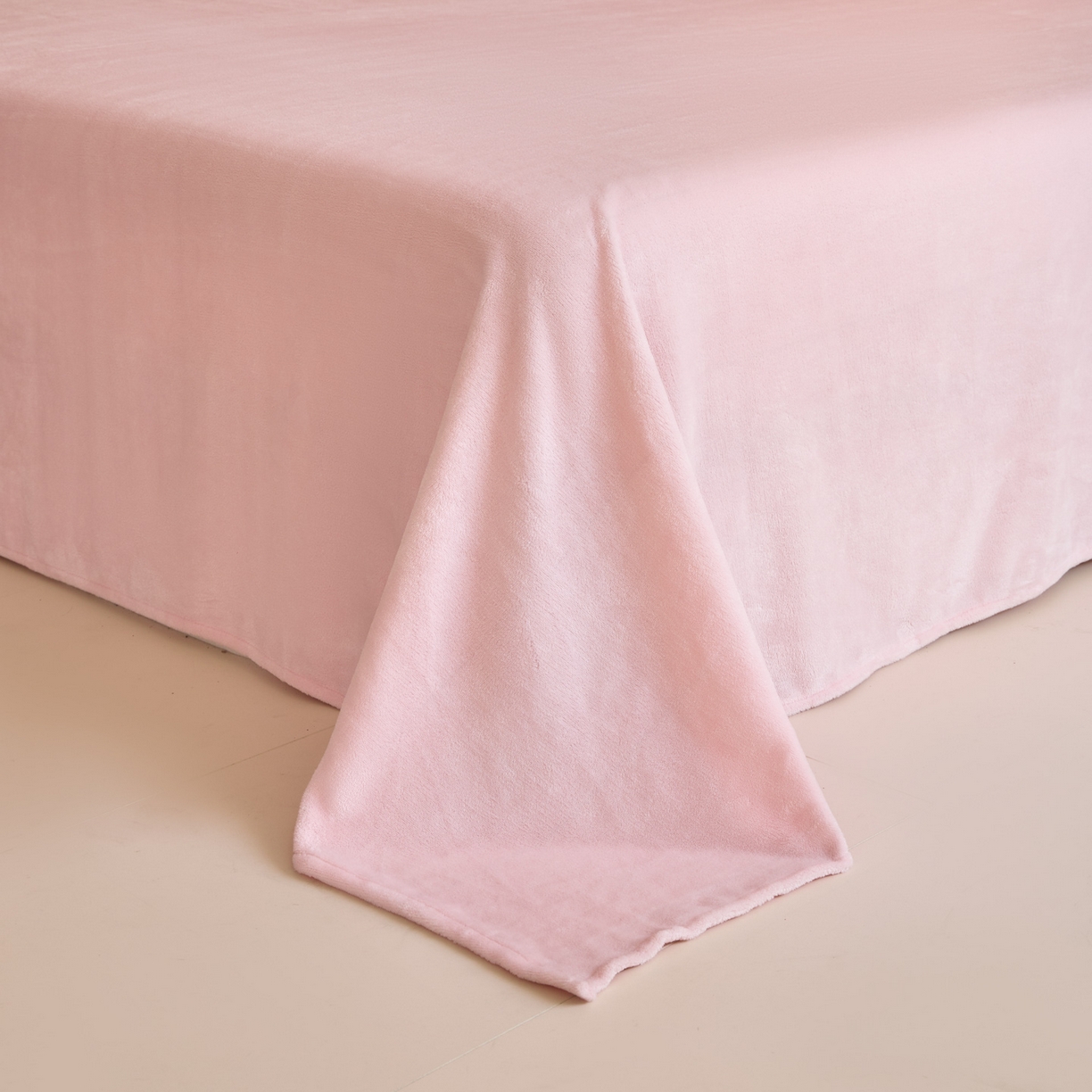 91家纺网 家纺一手货源 找家纺 吾秀家居 2025新款纽扣工艺260克羊驼绒牛奶绒四件套 - 云朵 浅紫-浅粉