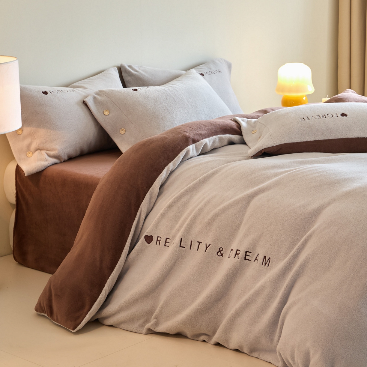 吾秀家居 2025新款纽扣工艺260克羊驼绒牛奶绒四件套 - 云朵 银灰-可可棕