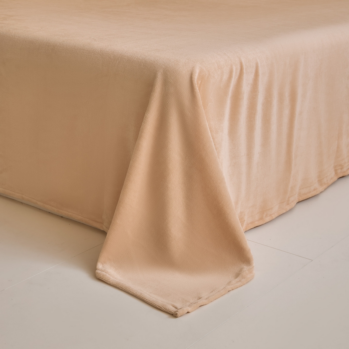 91家纺网 家纺一手货源 找家纺 吾秀家居 2025新款纽扣工艺260克羊驼绒牛奶绒四件套 - 云朵 奶白-米金