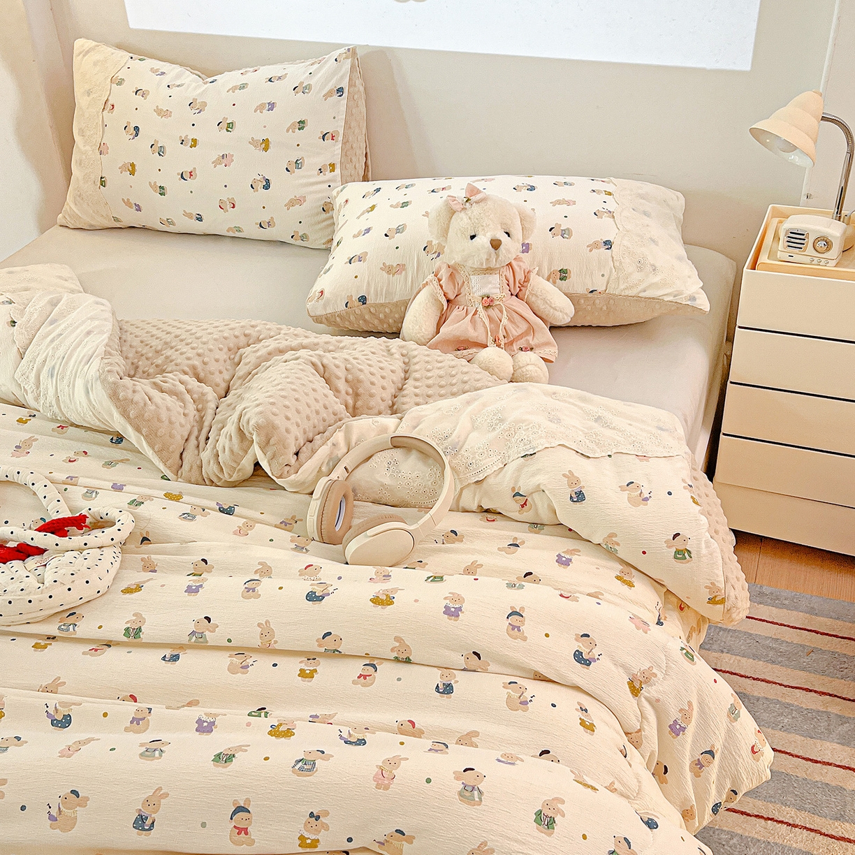 91家纺网 家纺一手货源 找家纺 昊川家纺 2025新款云感针织全棉花边豆豆被春秋被冬被被子被芯 兔子集合