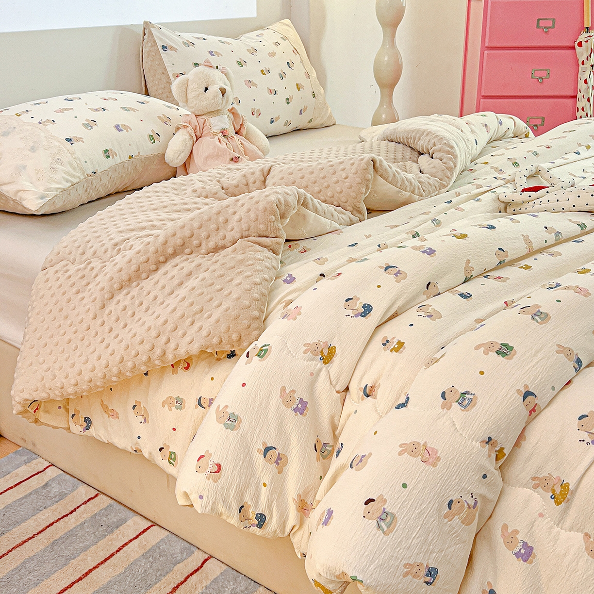 91家纺网 家纺一手货源 找家纺 昊川家纺 2025新款云感针织全棉花边豆豆被春秋被冬被被子被芯 兔子集合