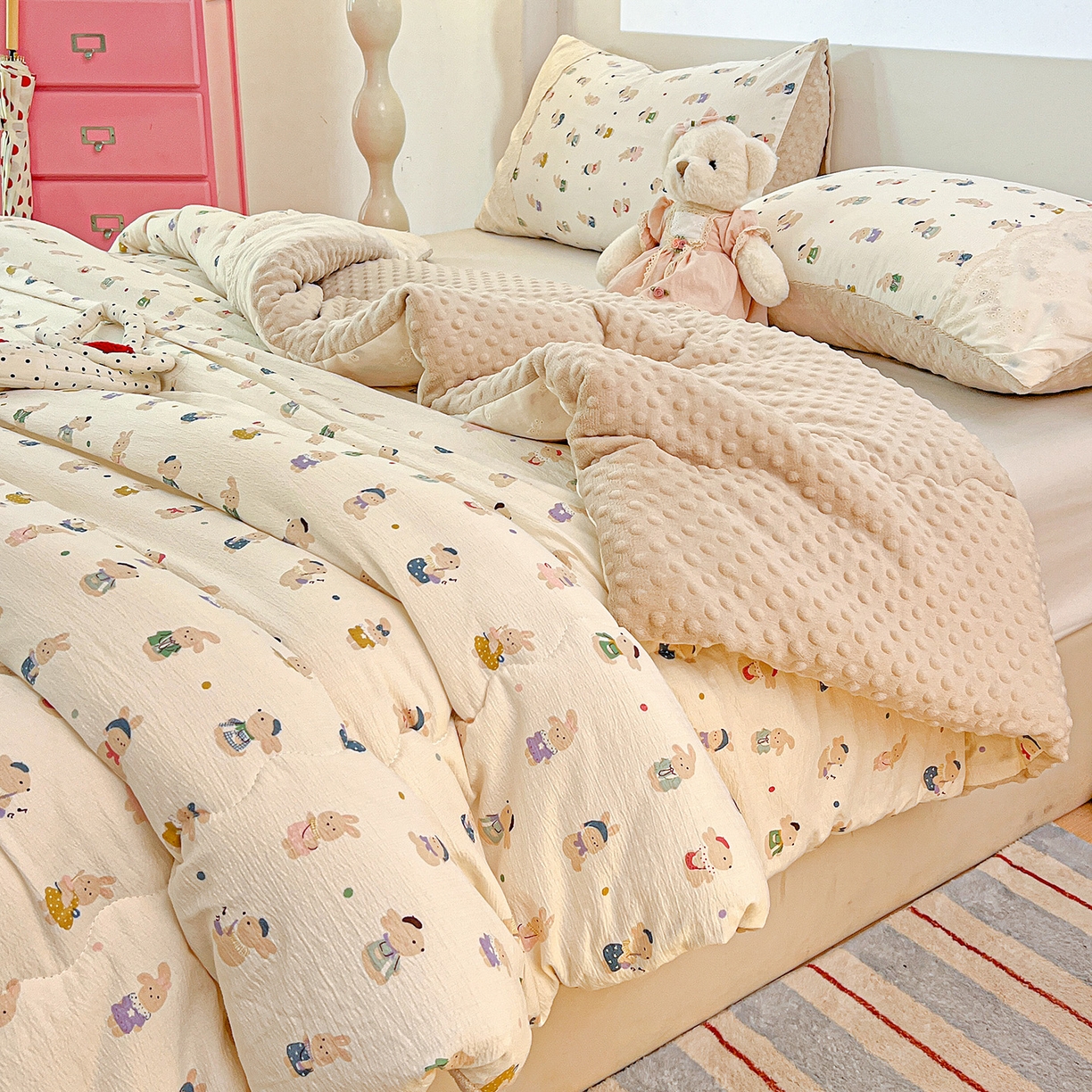 91家纺网 家纺一手货源 找家纺 昊川家纺 2025新款云感针织全棉花边豆豆被春秋被冬被被子被芯 兔子集合