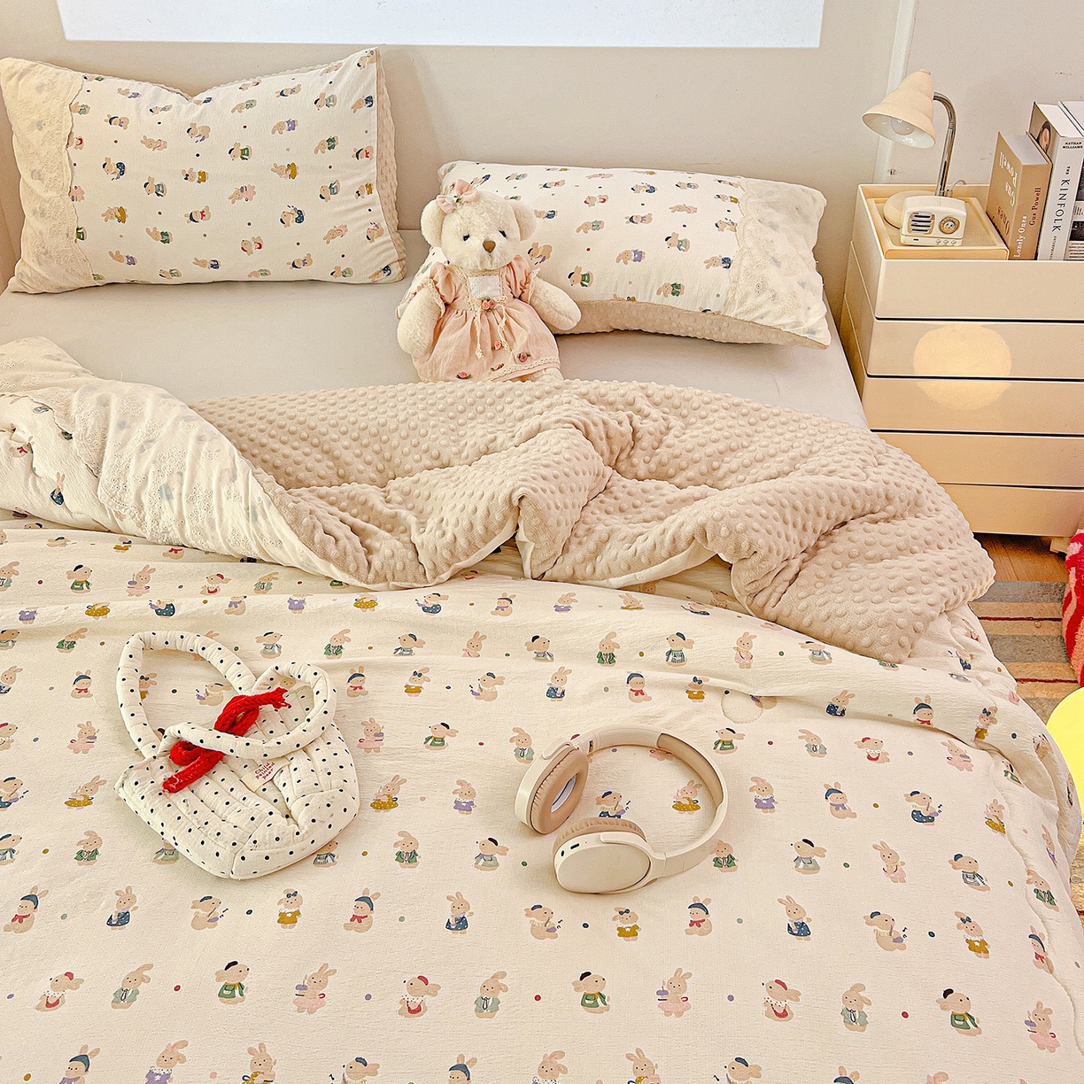 91家纺网 家纺一手货源 找家纺 昊川家纺 2025新款云感针织全棉花边豆豆被春秋被冬被被子被芯 兔子集合