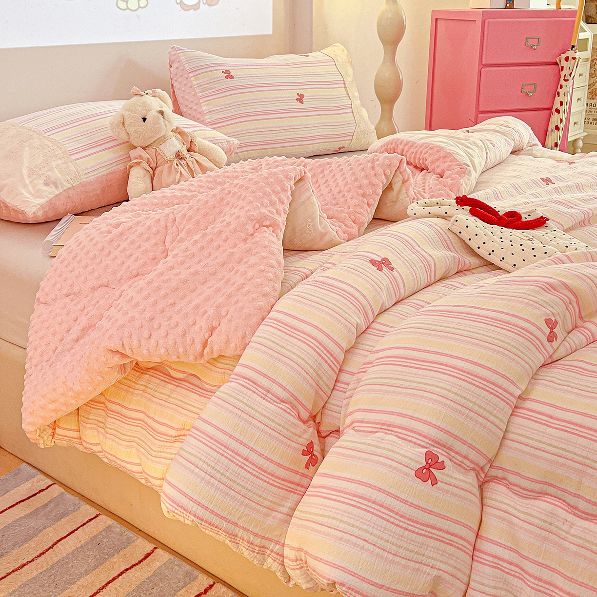 91家纺网 家纺一手货源 找家纺 昊川家纺 2025新款云感针织全棉花边豆豆被春秋被冬被被子被芯 遇见彩虹