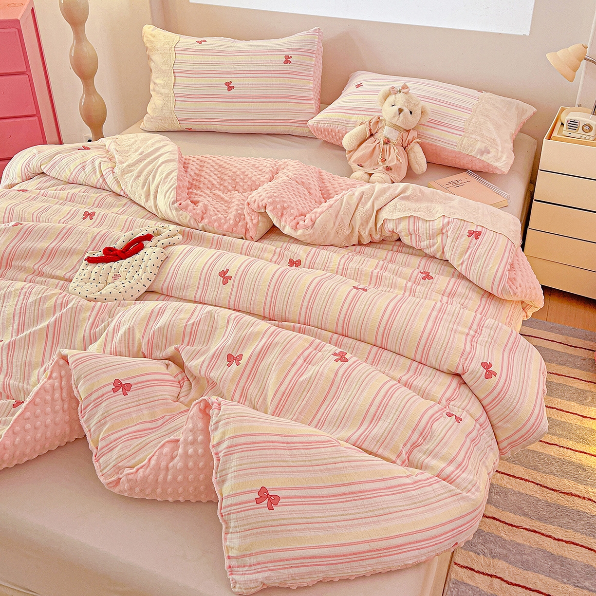 91家纺网 家纺一手货源 找家纺 昊川家纺 2025新款云感针织全棉花边豆豆被春秋被冬被被子被芯 遇见彩虹