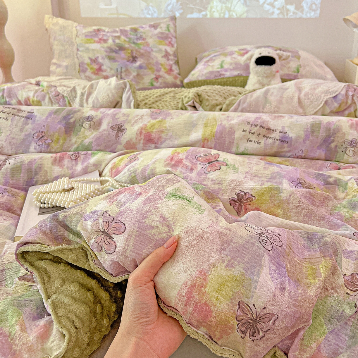 91家纺网 家纺一手货源 找家纺 昊川家纺 2025新款云感针织全棉花边豆豆被春秋被冬被被子被芯 油彩蝴蝶