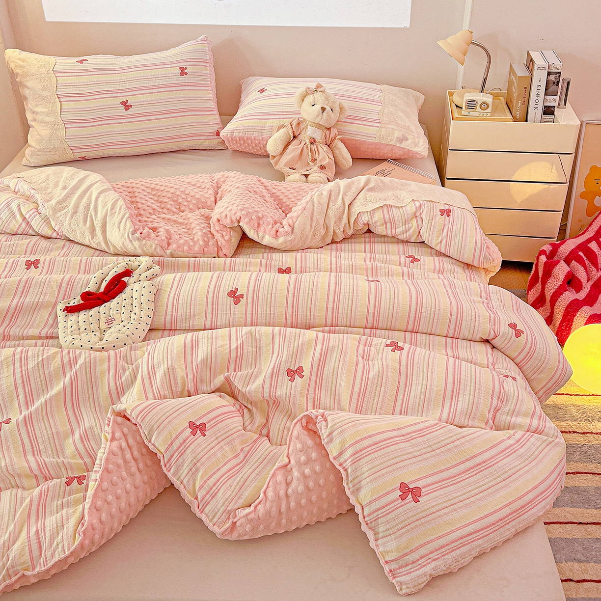 91家纺网 家纺一手货源 找家纺 昊川家纺 2025新款云感针织全棉花边豆豆被春秋被冬被被子被芯 遇见彩虹