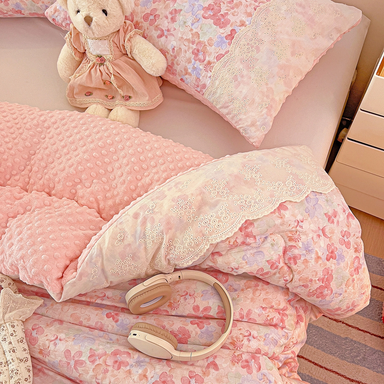 91家纺网 家纺一手货源 找家纺 昊川家纺 2025新款云感针织全棉花边豆豆被春秋被冬被被子被芯 十里桃花