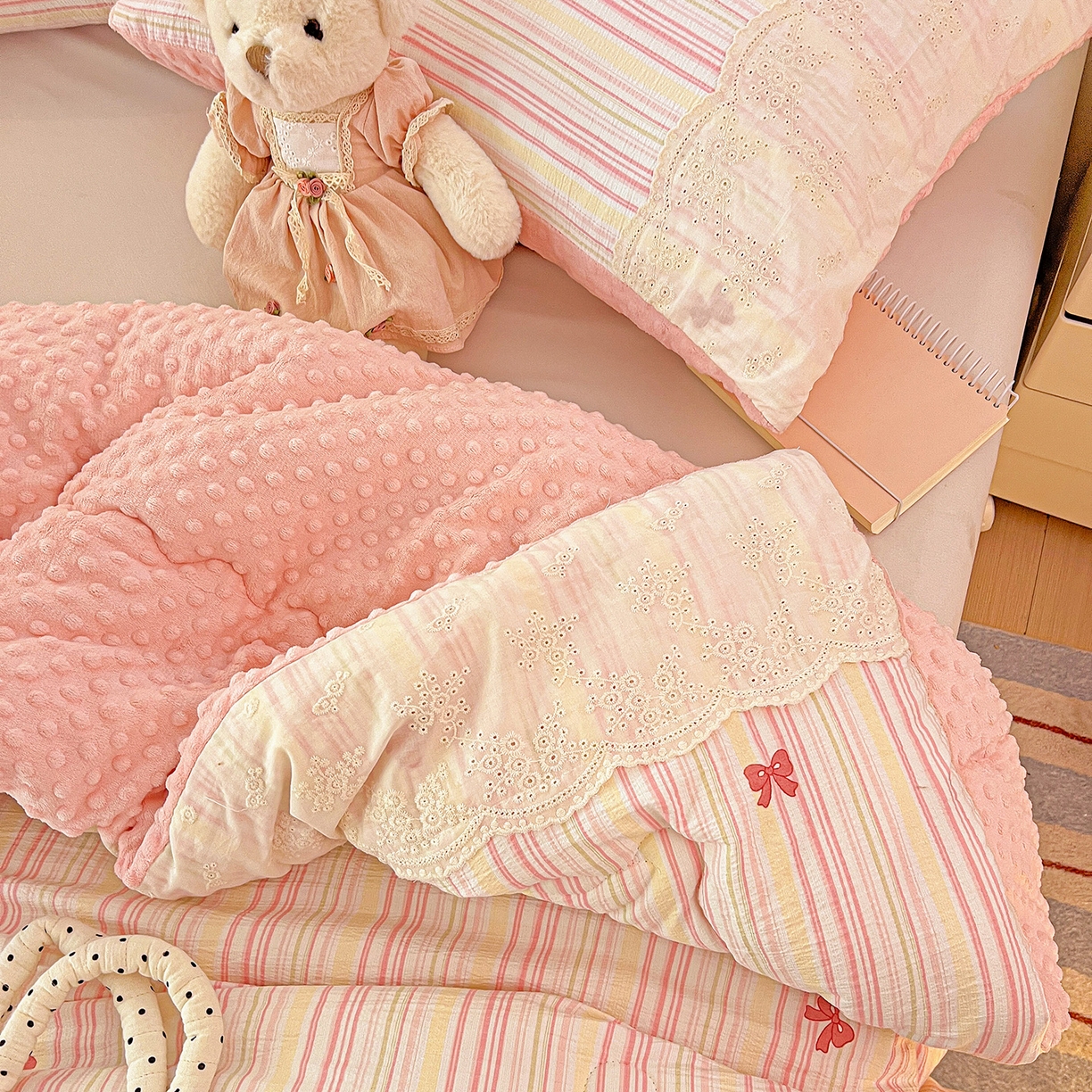 91家纺网 家纺一手货源 找家纺 昊川家纺 2025新款云感针织全棉花边豆豆被春秋被冬被被子被芯 遇见彩虹