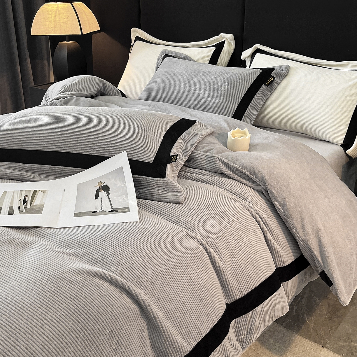 91家纺网 家纺一手货源 找家纺 吾秀家居 2025新款手工织带工艺款雕花牛奶绒烂花四件套 - 绽放 绽放-条纹灰