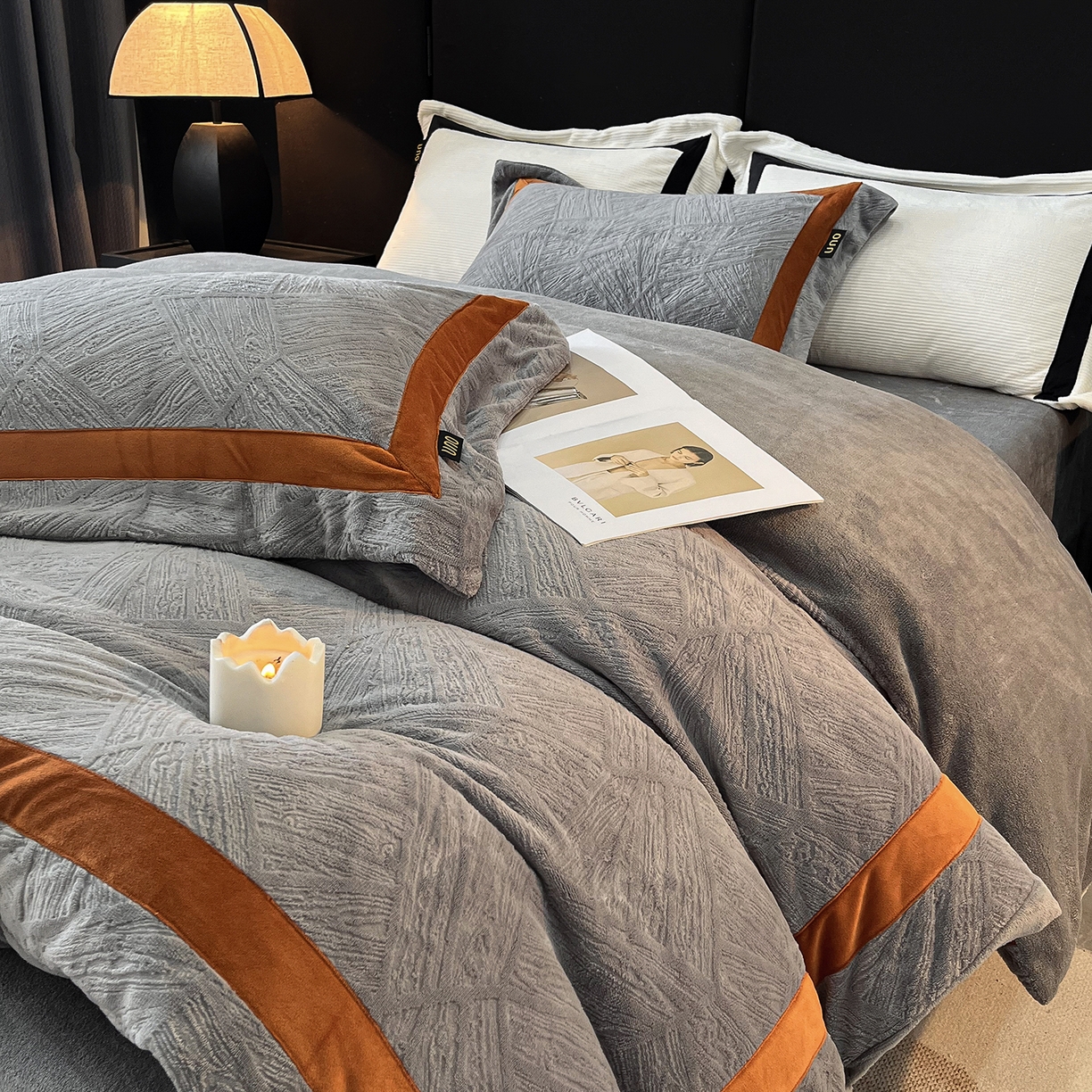 91家纺网 家纺一手货源 找家纺 （总）吾秀家居 2025新款手工织带工艺款雕花牛奶绒烂花四件套 - 绽放