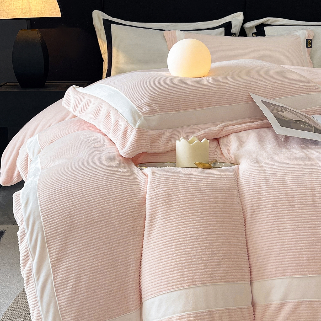 91家纺网 家纺一手货源 找家纺 吾秀家居 2025新款手工织带工艺款雕花牛奶绒烂花四件套 - 绽放 绽放-条纹玉