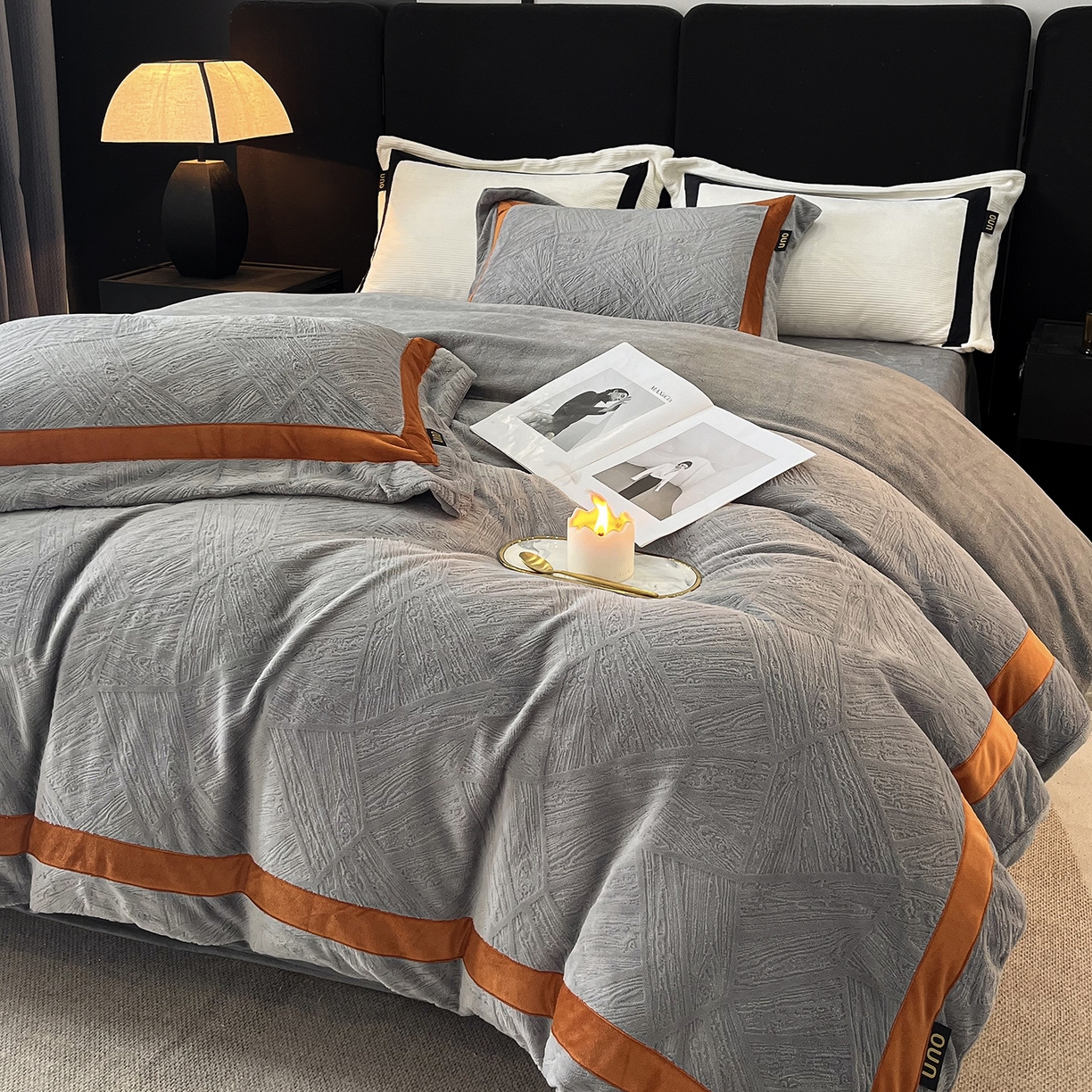 91家纺网 家纺一手货源 找家纺 （总）吾秀家居 2025新款手工织带工艺款雕花牛奶绒烂花四件套 - 绽放