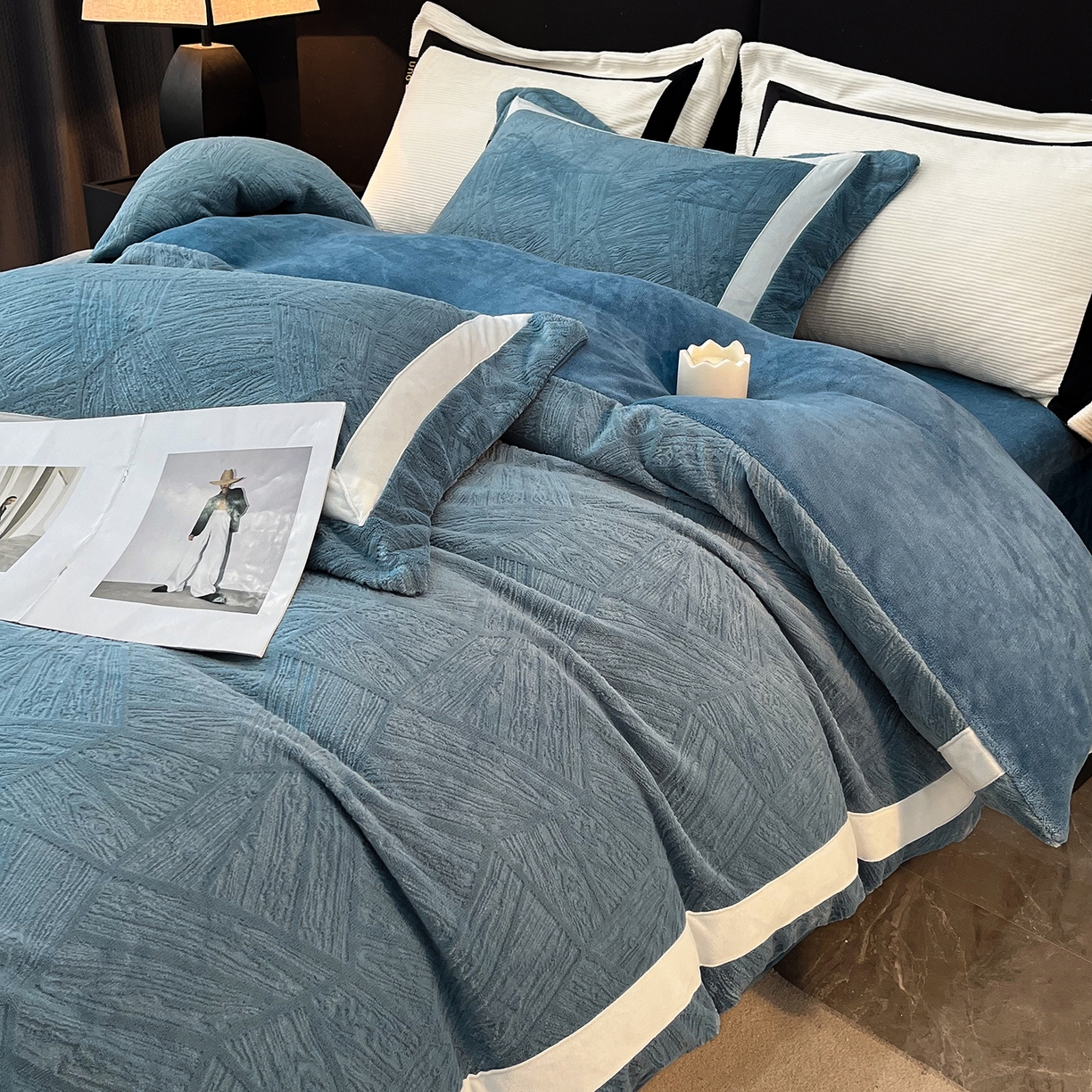 91家纺网 家纺一手货源 找家纺 吾秀家居 2025新款手工织带工艺款雕花牛奶绒烂花四件套 - 绽放 绽放-叶纹兰