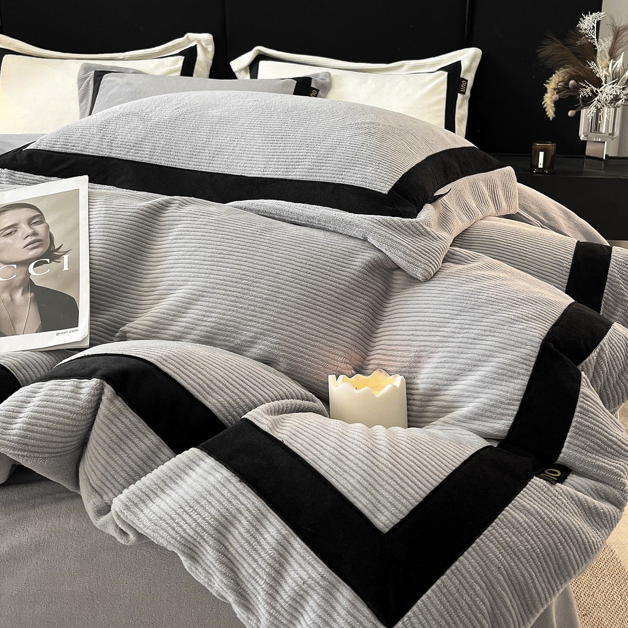 91家纺网 家纺一手货源 找家纺 吾秀家居 2025新款手工织带工艺款雕花牛奶绒烂花四件套 - 绽放 绽放-条纹灰