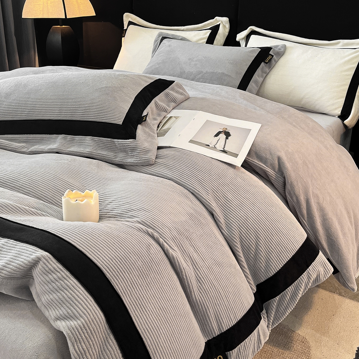 91家纺网 家纺一手货源 找家纺 吾秀家居 2025新款手工织带工艺款雕花牛奶绒烂花四件套 - 绽放 绽放-条纹灰